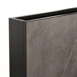 Fioriera Alta Herstera DECO PLANTER DIVIDER 25 in Metallo colore Nero e Pannello Effetto Marmo 120x25x80 cm